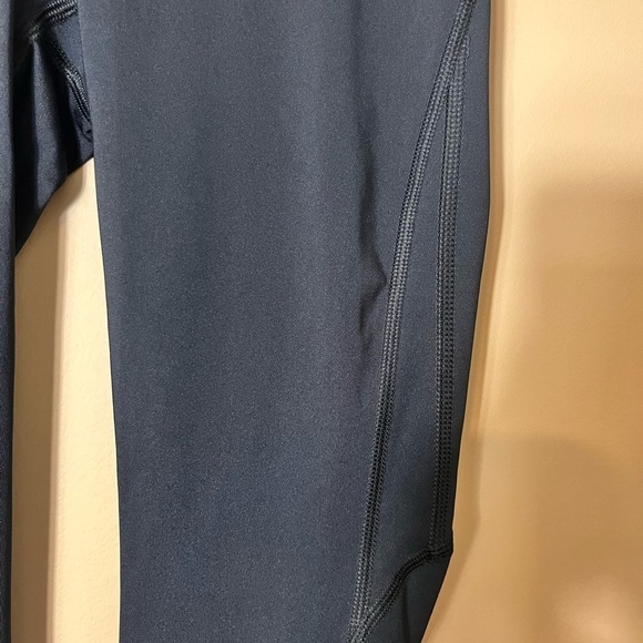 Under Armour HEATGEAR Compression Mileage Capri Leggings Black XS Athletic - Picture 6 of 9